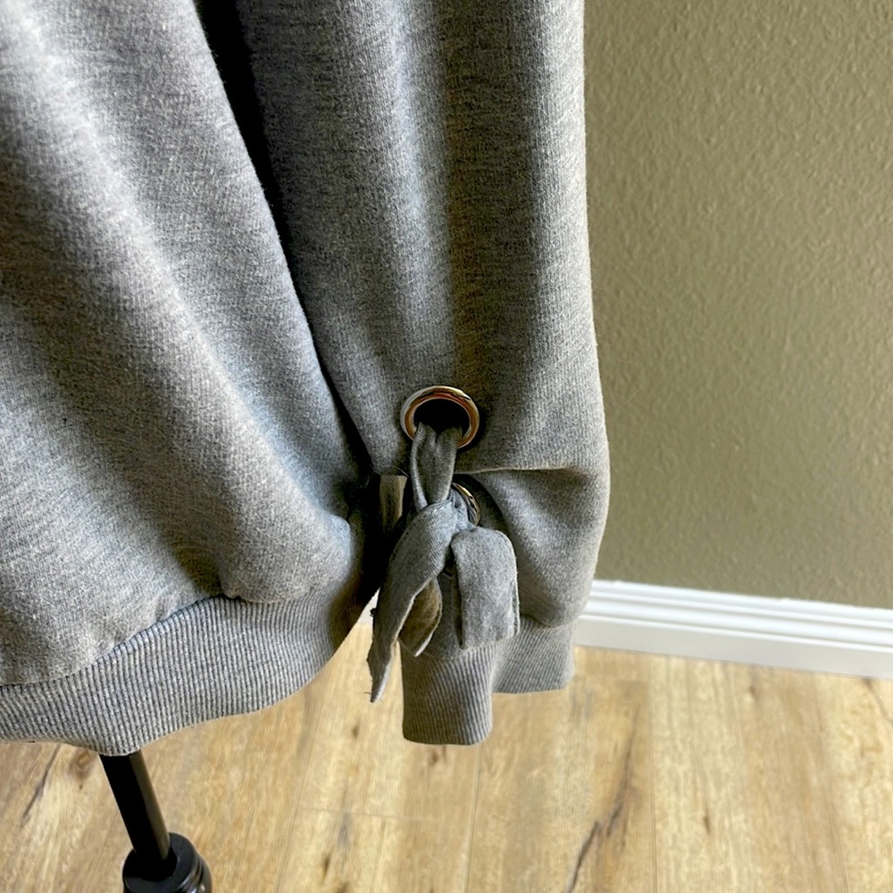 For The Republic Gray Crew Neck Sweater - Picture 2 of 4